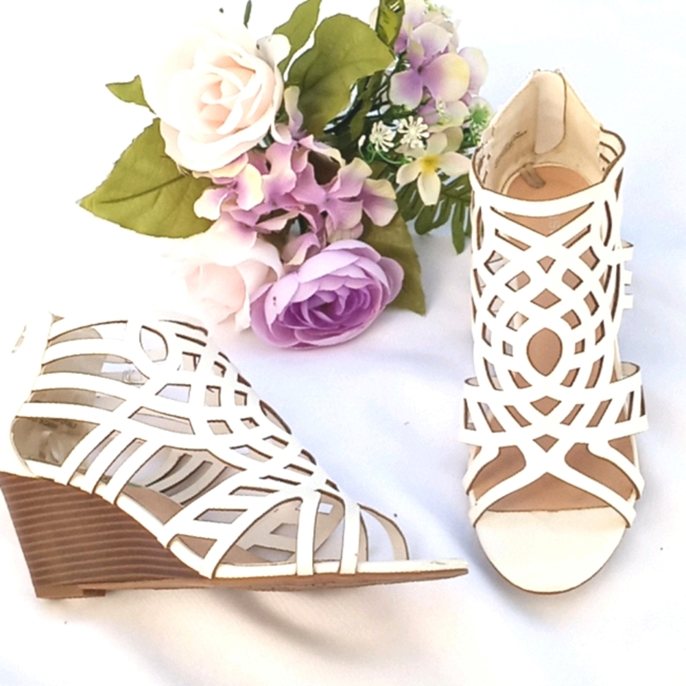 Jasmin Cage Sandals